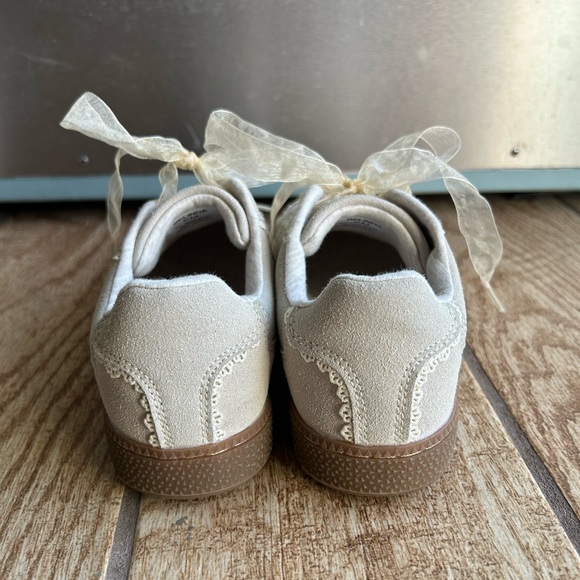 Vintage Inspired Cushionaire Belinda Casual Retro Lace Bridal Sneakers Cream 6 - Picture 6 of 11